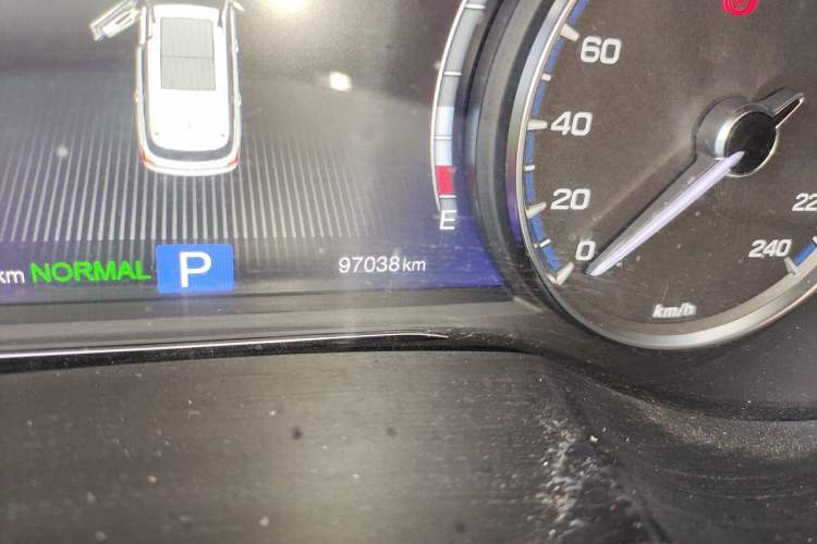 Used GAC Trumpchi GS8 2017 320T Two-Wheel Drive Luxury Smart Connectivity Version (7 Seats) Odometer Close Up