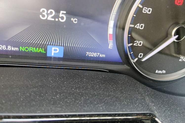 Used GAC Trumpchi GS8 2017 320T Two-Wheel Drive Luxury Smart Connectivity Version (7 Seats) Odometer Close Up