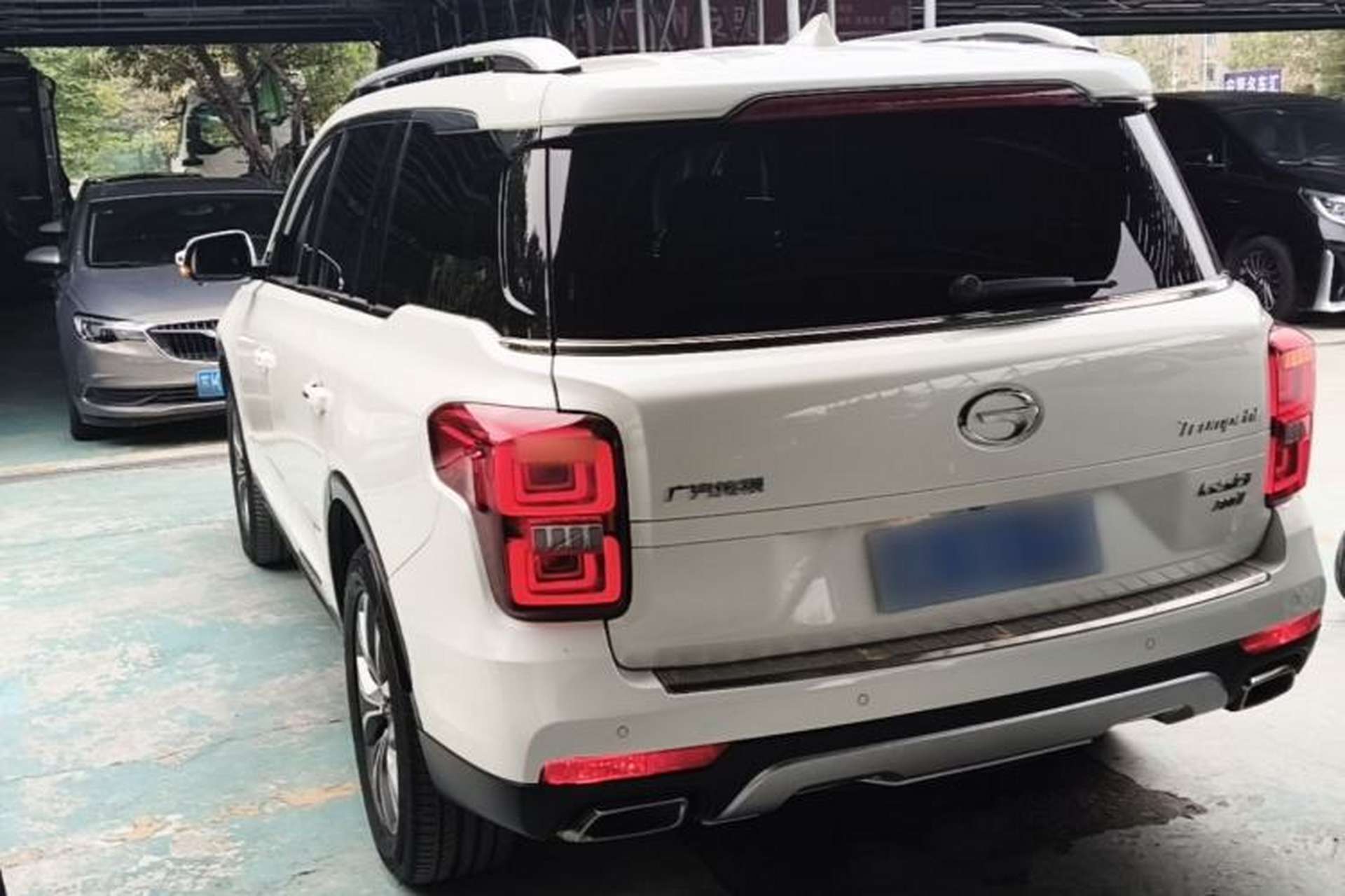 Used GAC Trumpchi GS8 2017 320T Two-Wheel Drive Luxury Smart Connectivity Version (7 Seats) Rear Left 45 Deg