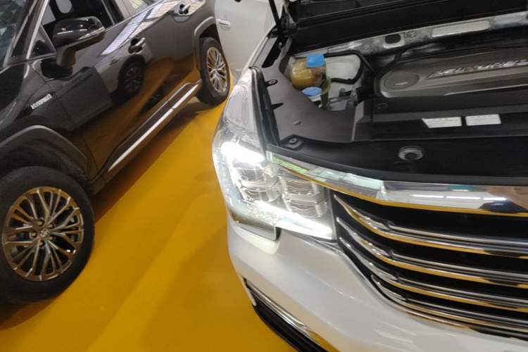 Used GAC Trumpchi GS8 2017 320T Two-Wheel Drive Luxury Edition (7 Seats) Right Front Headlight