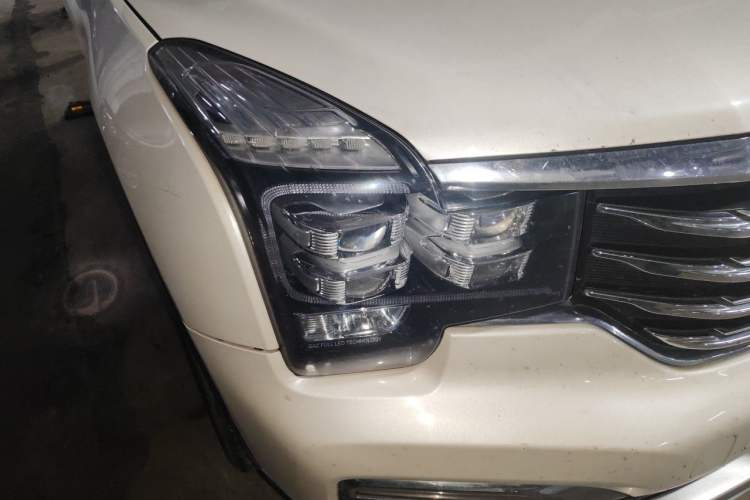 Used GAC Trumpchi GS8 2017 320T Two-Wheel Drive Luxury Smart Connectivity Version (7 Seats) Right Front Headlight