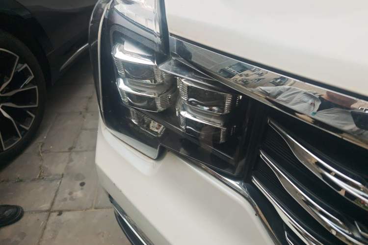 Used GAC Trumpchi GS8 2017 320T Two-Wheel Drive Luxury Smart Connectivity Version (7 Seats) Right Front Headlight
