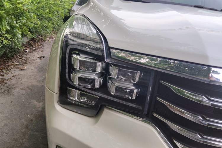 Used GAC Trumpchi GS8 2017 320T Two-Wheel Drive Luxury Smart Connectivity Version (7 Seats) Right Front Headlight
