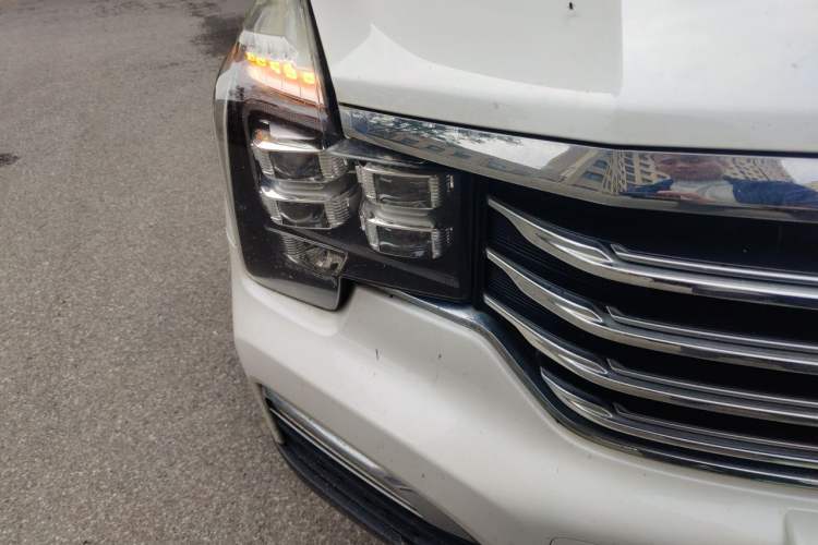 Used GAC Trumpchi GS8 2017 320T Four-Wheel Drive Luxury Smart Connectivity Version (7 Seats) Right Front Headlight