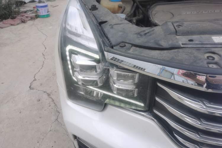 Used GAC Trumpchi GS8 2017 320T Two-Wheel Drive Luxury Smart Connectivity Version (7 Seats) Right Front Headlight