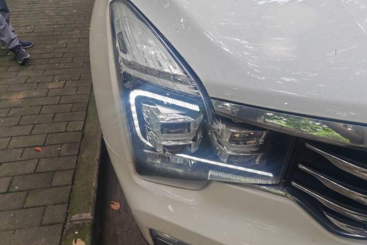 Used GAC Trumpchi GS8 2017 320T Two-Wheel Drive Luxury Smart Connectivity Version (7 Seats) Right Front Headlight