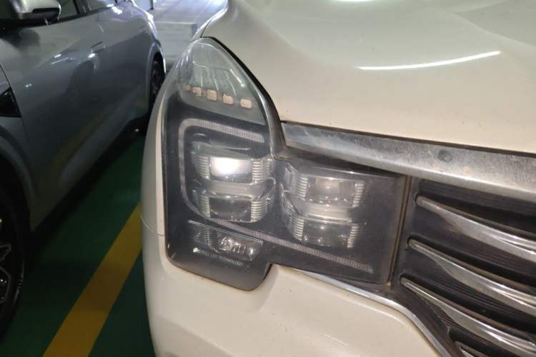 Used GAC Trumpchi GS8 2017 320T Two-Wheel Drive Luxury Smart Connectivity Version (7 Seats) Right Front Headlight