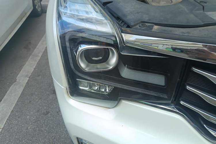 Used GAC Trumpchi GS8 2017 320T Two-Wheel Drive Luxury Edition (7 Seats) Right Front Headlight