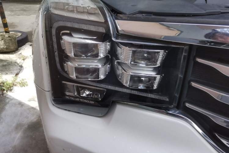 Used GAC Trumpchi GS8 2017 320T Two-Wheel Drive Luxury Smart Connectivity Version (7 Seats) Right Front Headlight