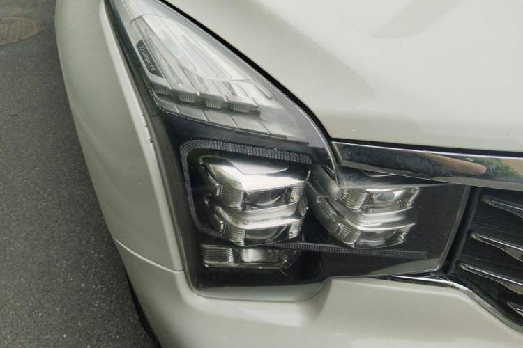 Used GAC Trumpchi GS8 2017 320T Two-Wheel Drive Luxury Smart Connectivity Version (7 Seats) Right Front Headlight