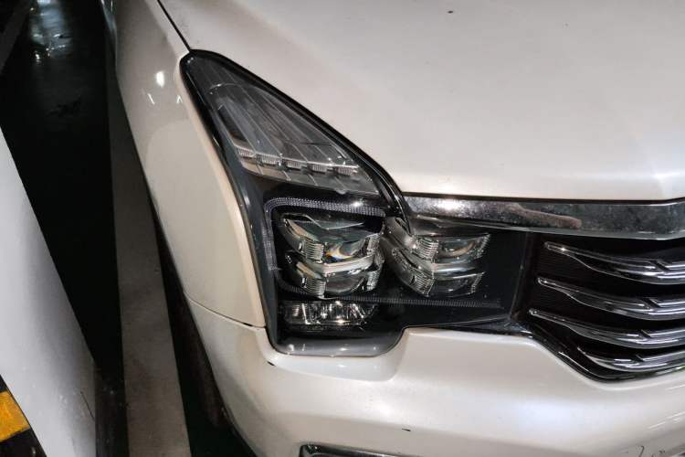 Used GAC Trumpchi GS8 2017 320T Two-Wheel Drive Luxury Smart Connectivity Version (7 Seats) Right Front Headlight