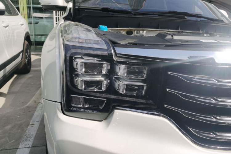 Used GAC Trumpchi GS8 2017 320T Two-Wheel Drive Luxury Smart Connectivity Version (7 Seats) Right Front Headlight