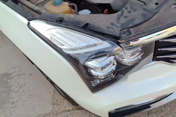 Used GAC Trumpchi GS8 2017 320T Four-Wheel Drive Luxury Smart Connectivity Version (7 Seats) Right Front Headlight