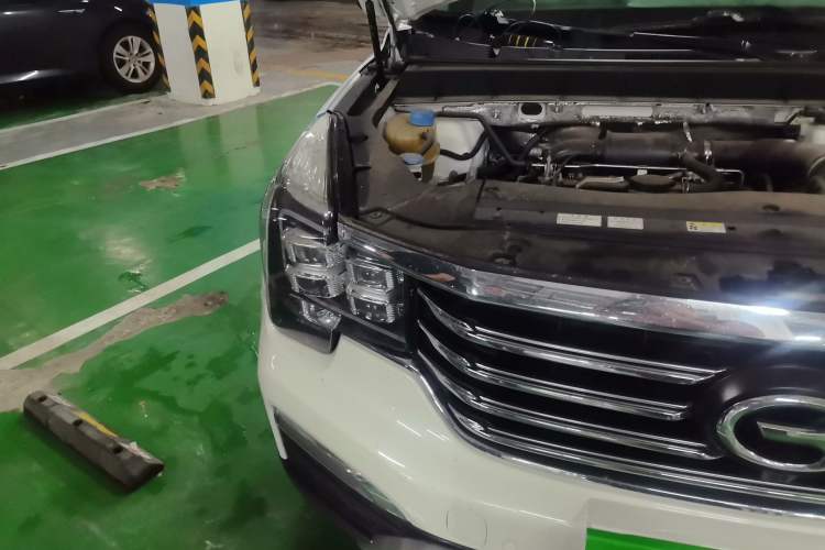 Used GAC Trumpchi GS8 2017 320T Two-Wheel Drive Prestige Version (7 Seats) Right Front Headlight