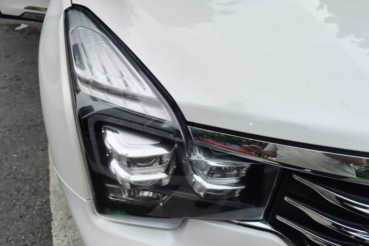 Used GAC Trumpchi GS8 2017 320T Two-Wheel Drive Luxury Smart Connectivity Version (7 Seats) Right Front Headlight