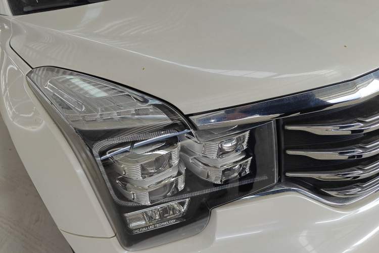 Used GAC Trumpchi GS8 2017 320T Two-Wheel Drive Luxury Smart Connectivity Version (7 Seats) Right Front Headlight