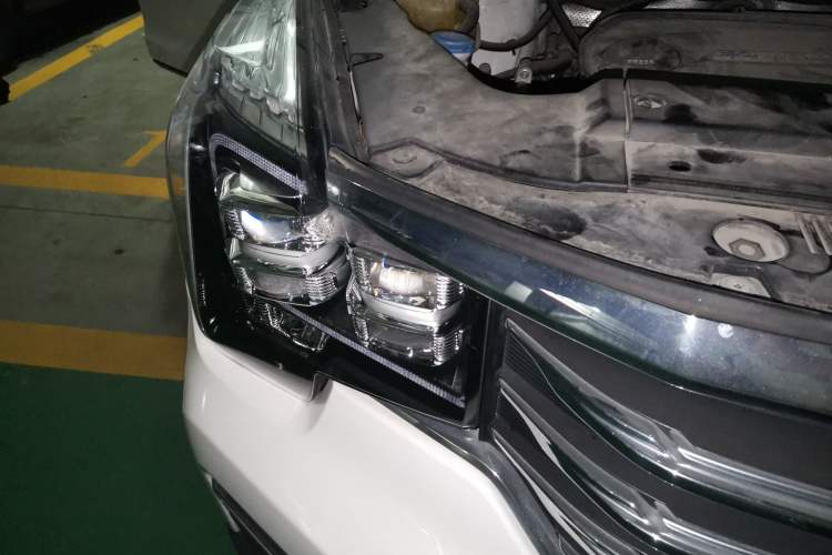 Used GAC Trumpchi GS8 2017 320T Two-Wheel Drive Luxury Smart Connectivity Version (7 Seats) Right Front Headlight