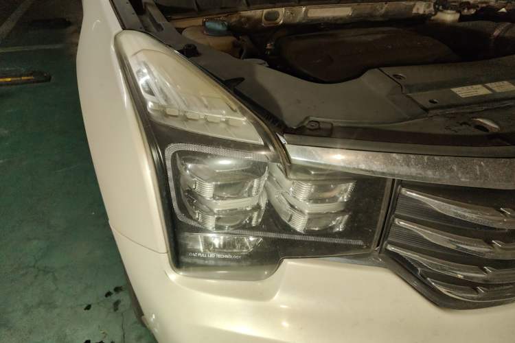 Used GAC Trumpchi GS8 2017 320T Two-Wheel Drive Luxury Smart Connectivity Version (7 Seats) Right Front Headlight