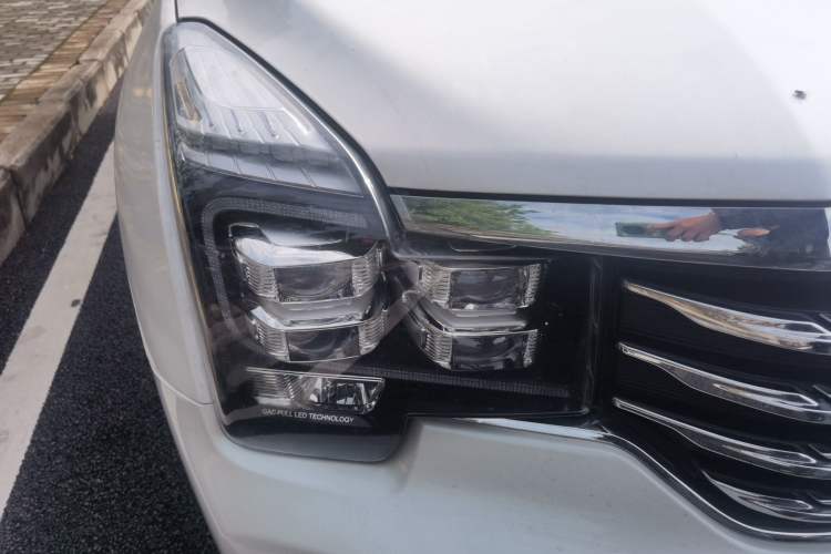 Used GAC Trumpchi GS8 2017 320T Two-Wheel Drive Luxury Smart Connectivity Version (7 Seats) Right Front Headlight