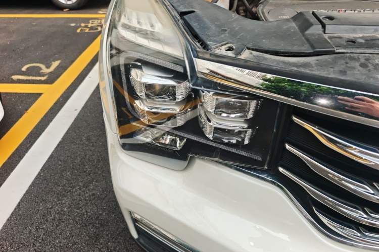 Used GAC Trumpchi GS8 2017 320T Two-Wheel Drive Luxury Smart Connectivity Version (7 Seats) Right Front Headlight