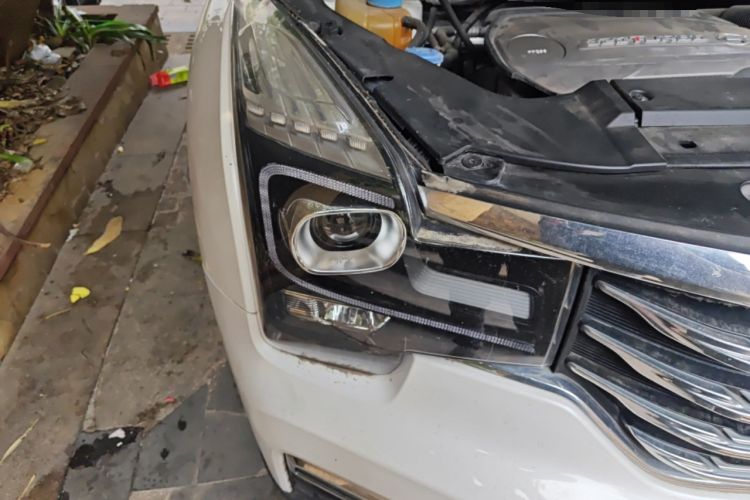 Used GAC Trumpchi GS8 2017 320T Two-Wheel Drive Luxury Edition (7 Seats) Right Front Headlight