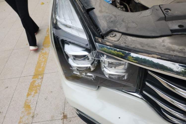Used GAC Trumpchi GS8 2017 320T Two-Wheel Drive Luxury Smart Connectivity Version (7 Seats) Right Front Headlight