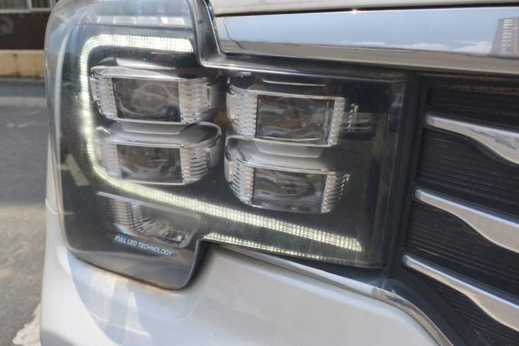 Used GAC Trumpchi GS8 2017 320T Two-Wheel Drive Luxury Smart Connectivity Version (7 Seats) Right Front Headlight
