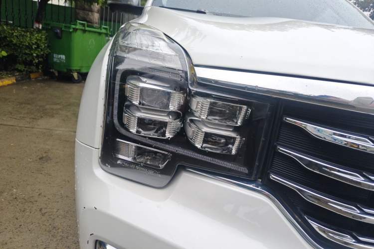 Used GAC Trumpchi GS8 2017 320T Two-Wheel Drive Luxury Smart Connectivity Version (7 Seats) Right Front Headlight