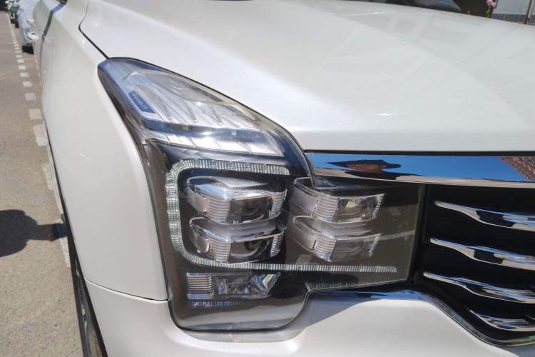 Used GAC Trumpchi GS8 2017 320T Two-Wheel Drive Luxury Smart Connectivity Version (7 Seats) Right Front Headlight