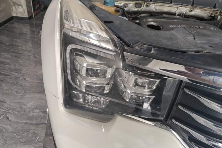 Used GAC Trumpchi GS8 2017 320T Four-Wheel Drive Luxury Smart Connectivity Version (7 Seats) Right Front Headlight