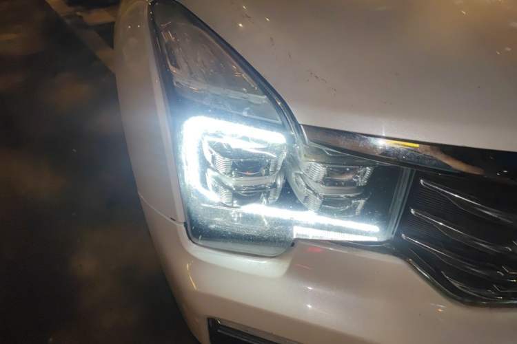 Used GAC Trumpchi GS8 2017 320T Two-Wheel Drive Luxury Smart Connectivity Version (7 Seats) Right Front Headlight