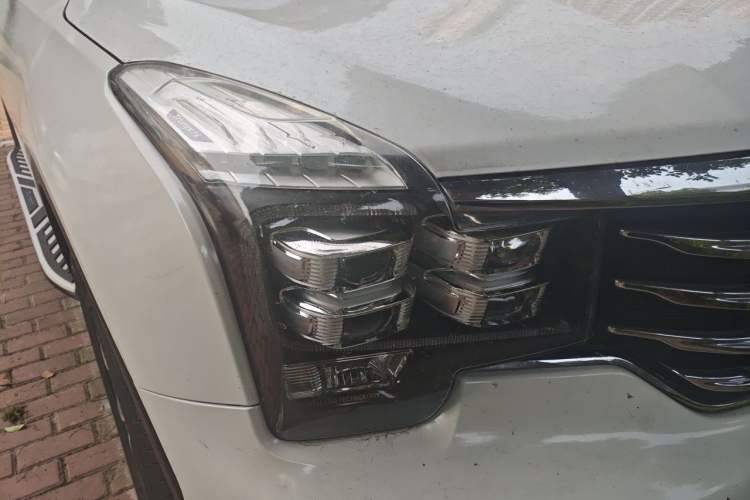 Used GAC Trumpchi GS8 2017 320T Two-Wheel Drive Luxury Smart Connectivity Version (7 Seats) Right Front Headlight