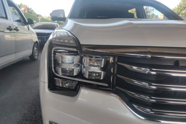 Used GAC Trumpchi GS8 2017 320T Two-Wheel Drive Luxury Smart Connectivity Version (7 Seats) Right Front Headlight