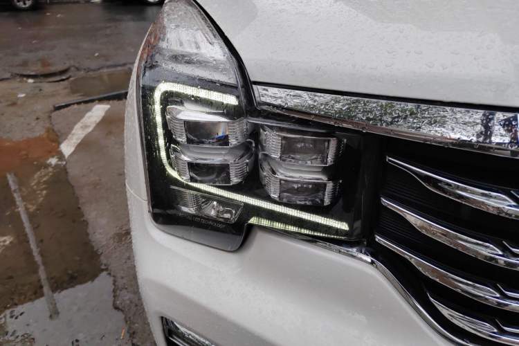 Used GAC Trumpchi GS8 2017 320T Two-Wheel Drive Luxury Smart Connectivity Version (7 Seats) Right Front Headlight