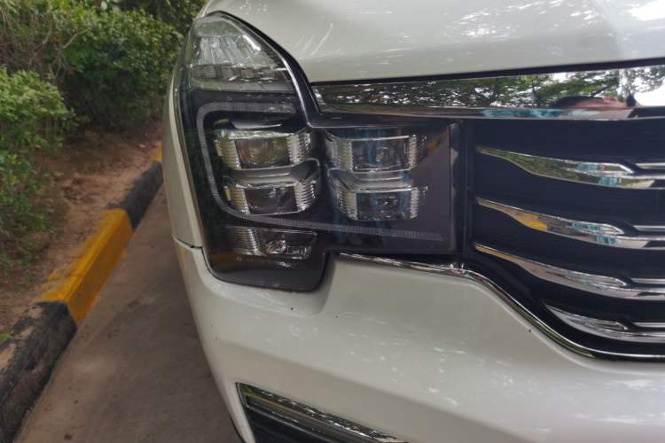 Used GAC Trumpchi GS8 2017 320T Two-Wheel Drive Luxury Smart Connectivity Version (7 Seats) Right Front Headlight