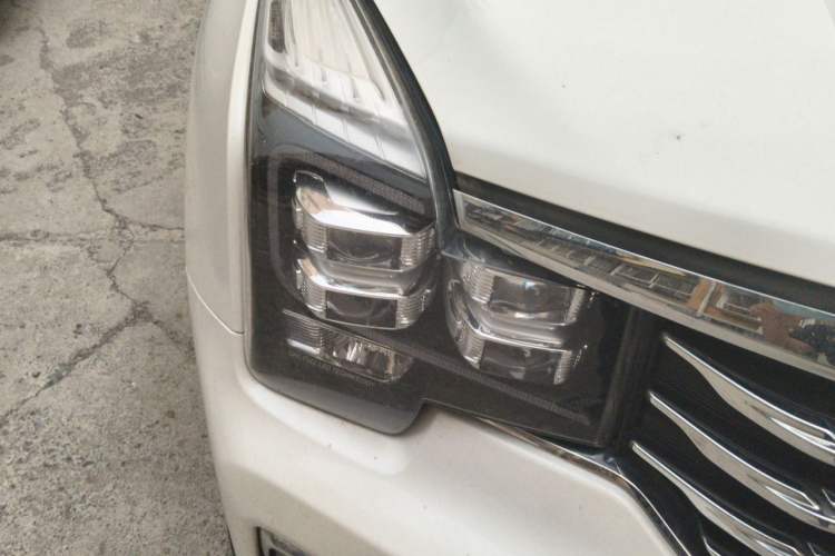 Used GAC Trumpchi GS8 2017 320T Two-Wheel Drive Luxury Smart Connectivity Version (7 Seats) Right Front Headlight