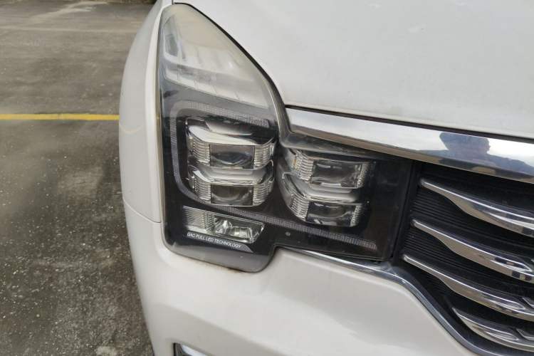 Used GAC Trumpchi GS8 2017 320T Two-Wheel Drive Luxury Smart Connectivity Version (7 Seats) Right Front Headlight