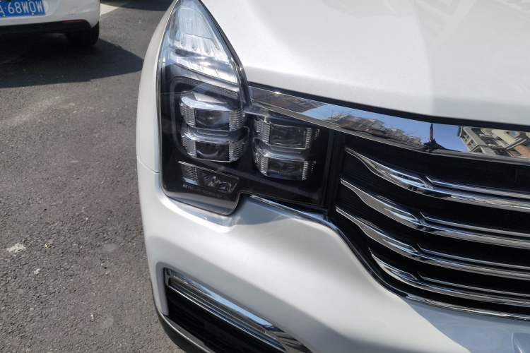 Used GAC Trumpchi GS8 2017 320T Four-Wheel Drive Luxury Smart Connectivity Version (7 Seats) Right Front Headlight