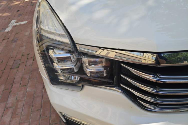 Used GAC Trumpchi GS8 2017 320T Two-Wheel Drive Luxury Smart Connectivity Version (7 Seats) Right Front Headlight