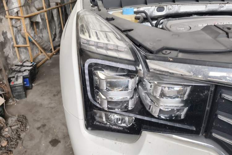 Used GAC Trumpchi GS8 2017 320T Two-Wheel Drive Luxury Smart Connectivity Version (7 Seats) Right Front Headlight