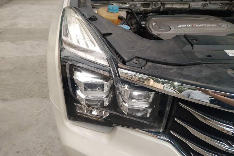 Used GAC Trumpchi GS8 2017 320T Two-Wheel Drive Luxury Smart Connectivity Version (7 Seats) Right Front Headlight
