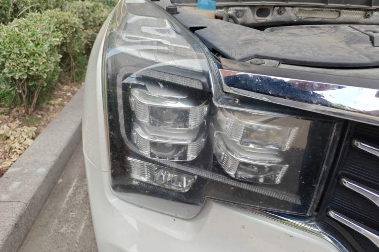 Used GAC Trumpchi GS8 2017 320T Two-Wheel Drive Luxury Smart Connectivity Version (7 Seats) Right Front Headlight