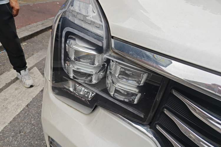 Used GAC Trumpchi GS8 2017 320T Two-Wheel Drive Luxury Smart Connectivity Version (7 Seats) Right Front Headlight