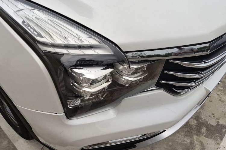 Used GAC Trumpchi GS8 2017 320T Two-Wheel Drive Luxury Smart Connectivity Version (7 Seats) Right Front Headlight