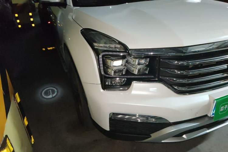 Used GAC Trumpchi GS8 2017 320T Two-Wheel Drive Luxury Smart Connectivity Version (7 Seats) Right Front Headlight