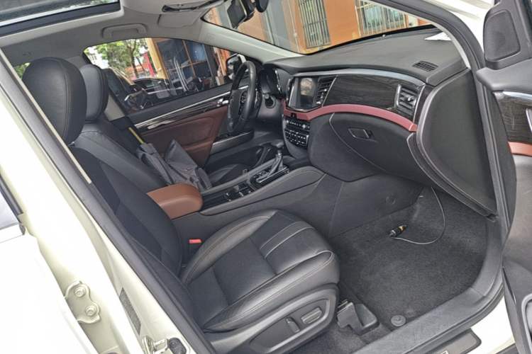 Used GAC Trumpchi GS8 2017 320T Two-Wheel Drive Luxury Smart Connectivity Version (7 Seats) Right Front Seat