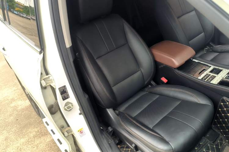 Used GAC Trumpchi GS8 2017 320T Two-Wheel Drive Luxury Smart Connectivity Version (7 Seats) Right Front Seat