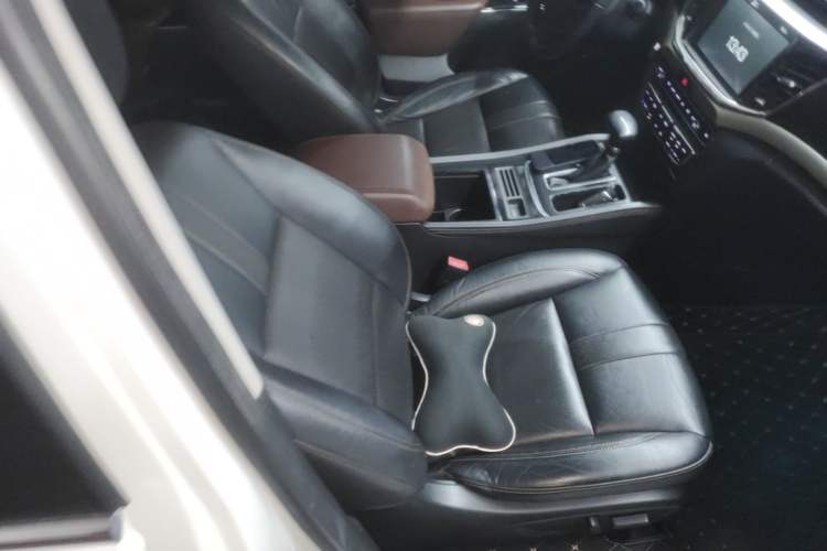 Used GAC Trumpchi GS8 2017 320T Two-Wheel Drive Luxury Edition (7 Seats) Right Front Seat