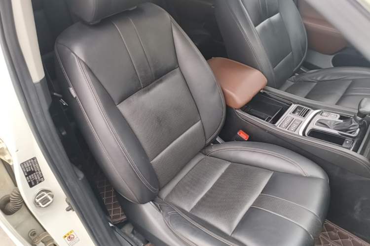 Used GAC Trumpchi GS8 2017 320T Two-Wheel Drive Luxury Smart Connectivity Version (7 Seats) Right Front Seat