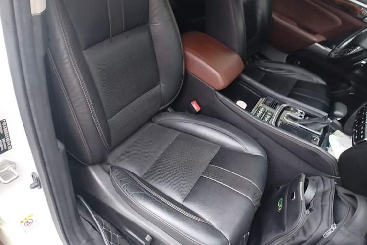 Used GAC Trumpchi GS8 2017 320T Two-Wheel Drive Luxury Smart Connectivity Version (7 Seats) Right Front Seat